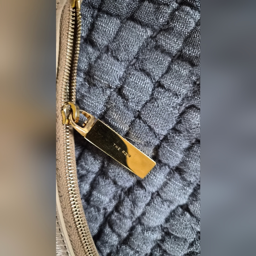 The ROW rare N/S Izzy in Lambskin Lux Neutral - Picture 2 of 8